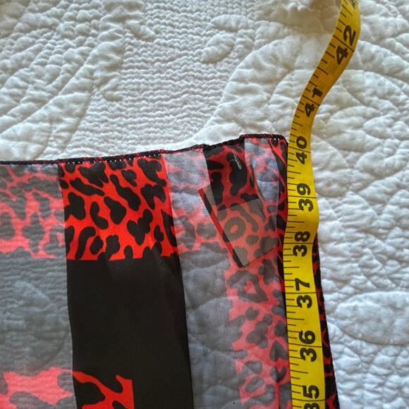 NWT Vintage JC Penney Red Black Scarf Animal Print 40 x 40 in Square Silk Feel - Picture 5 of 5